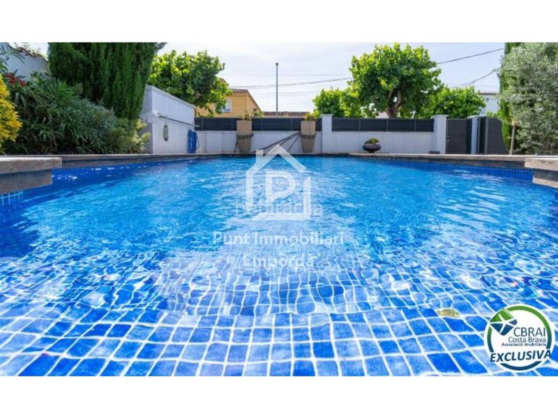 Foto 40118aff-7f2a-4e10-966f-61f04dfe06d4. Casa amb aparcament piscina a Els Grecs-Mas Oliva Roses