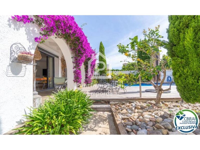 Foto 567b1550-db15-4cef-bcad-3104624e180d. Casa amb aparcament piscina a Els Grecs-Mas Oliva Roses