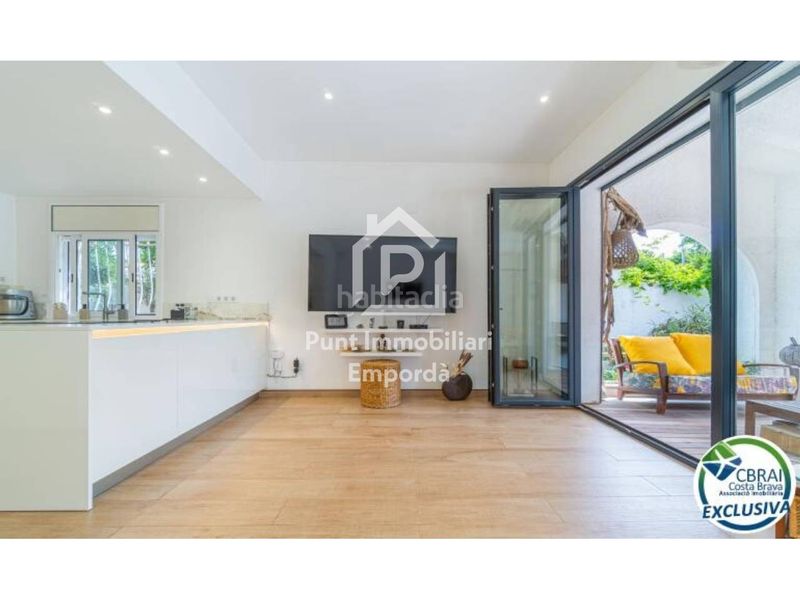 Foto f305fc93-8baf-4327-bd57-ddb9b9583695. Casa amb aparcament piscina a Els Grecs-Mas Oliva Roses