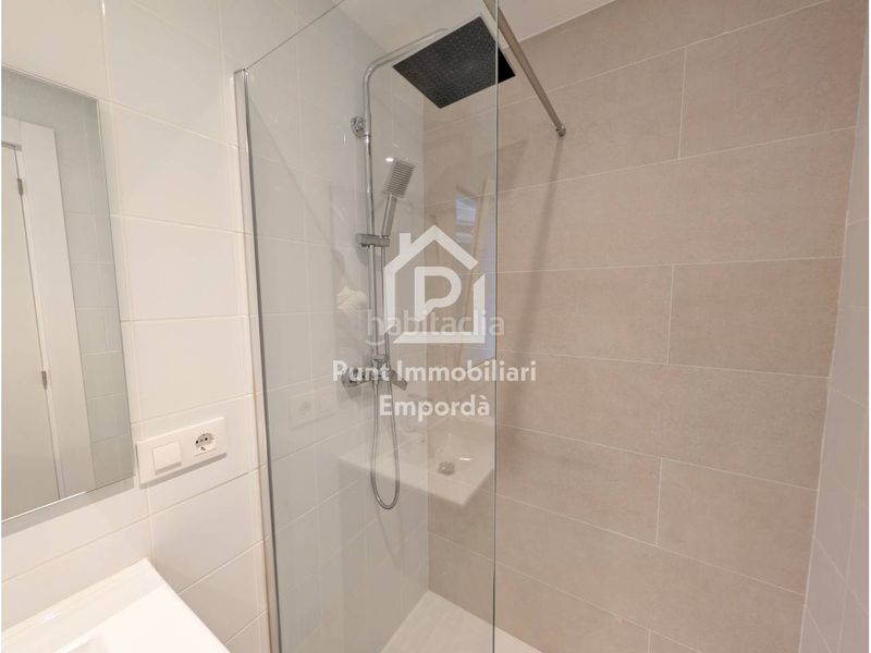 Foto 0a809dde-befa-49a5-80ef-6d695c8b25a4. Pis a Portbou