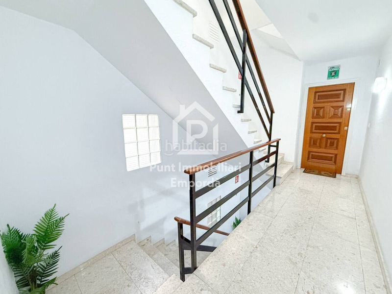 Foto f848b06c-3622-49dd-a9fd-0724b420a851. Pis a Centre Roses