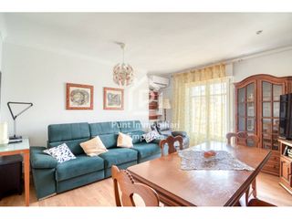 Pis  Calle monturiol. Amplio piso en venta en figueres