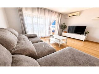 Piccolo appartamento  Calle port marina. Apartamento con piscina, amplia terraza y parking en santa marga