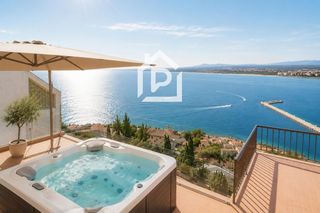 Chalet  Joan margarit. Elegante chalet mediterráneo con jacuzzi, garaje y espectaculare