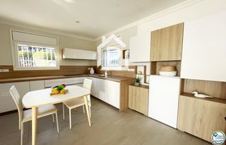 Chalet  Albacete. Villa panorámica con vistas al mar, piscina privada y gran jardí
