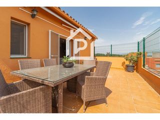 Duplex  Pení. Dúplex en venta en eixamplehorta capallera