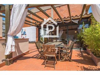 House  Compositor joaquim serra. Vivienda con local comercial y amplia terraza en el eixample de