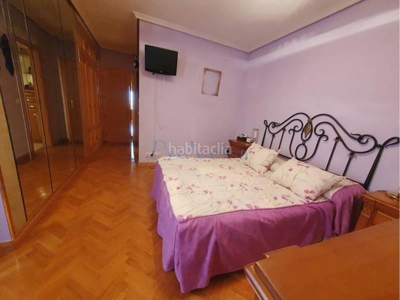 Foto 0b179147-d632-435a-8e87-85ba5360e43f. Casa adossada amb calefacció aparcament piscina a Moraleja de Enmedio