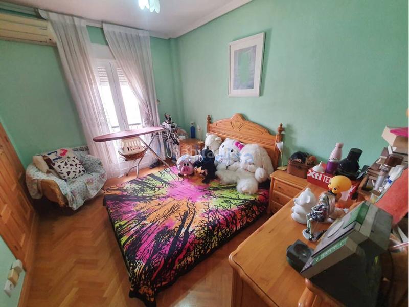 Foto 0e1cc26b-f595-4ea8-8220-306ee0eec5f3. Casa adossada amb calefacció aparcament piscina a Moraleja de Enmedio