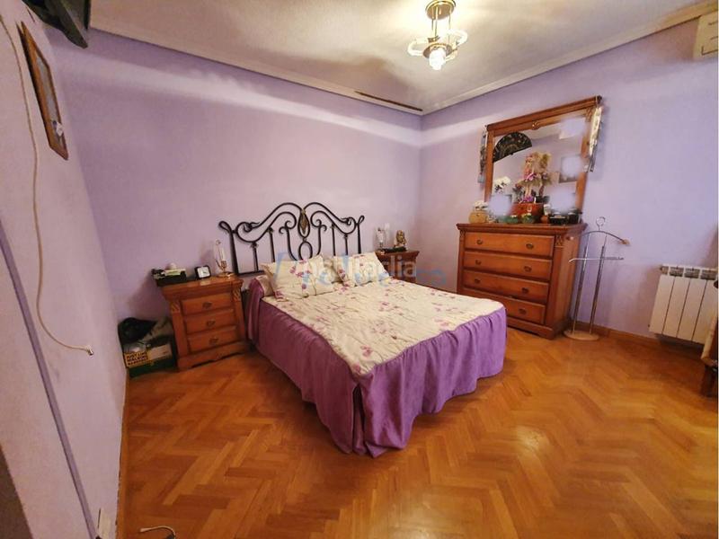 Foto 14bfef33-f158-4115-9544-b5601cf3199c. Casa adossada amb calefacció aparcament piscina a Moraleja de Enmedio