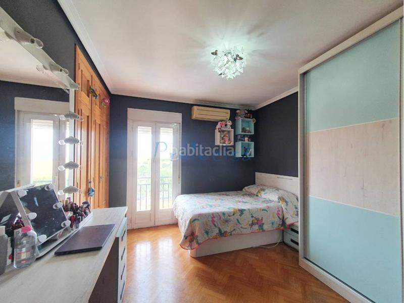 Foto 76133e61-6794-4ff7-914a-8ae5758ec8c5. Casa adossada amb calefacció aparcament piscina a Moraleja de Enmedio