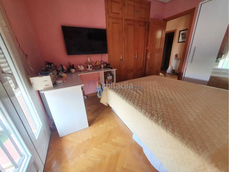 Foto 88d03e24-4ffe-4ad0-a057-0794a14a8236. Casa adossada amb calefacció aparcament piscina a Moraleja de Enmedio