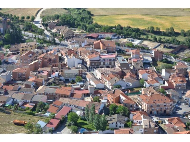 Foto 31c81908-178d-4bd1-8a64-c14ce5aa1189. Casa amb calefacció aparcament a Moraleja de Enmedio