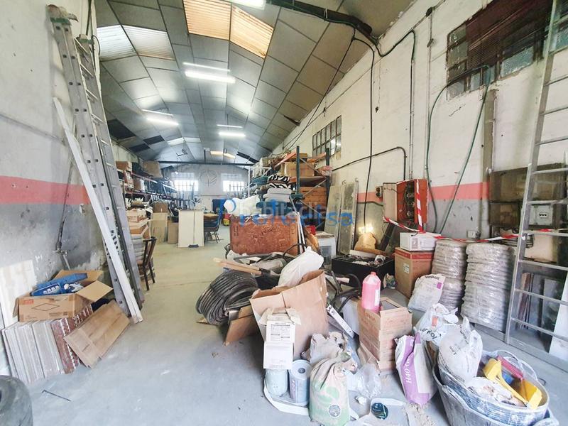 Foto b6ef90a8-489b-4640-8494-a86cf6ba477f. Fabrikhalle in Humanes de Madrid