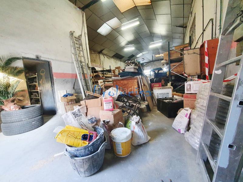 Foto f4ac1d1a-a455-4239-abce-1a5d5cbc56f6. Fabrikhalle in Humanes de Madrid