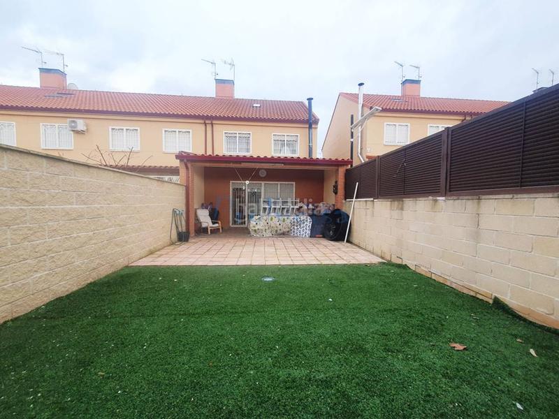 Foto b96554f0-ad25-4ad4-85d3-312ff9e9ca5d. Casa pareada chalet pareado en venta en Moraleja de Enmedio