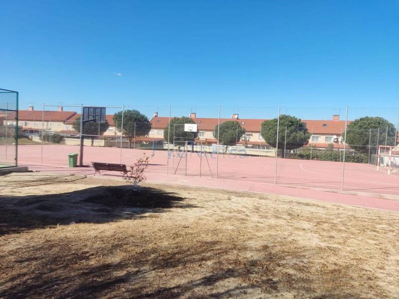 Foto c7a34f40-9e78-4d62-be4f-eaa9f07908d8. Casa pareada chalet pareado en venta en Moraleja de Enmedio