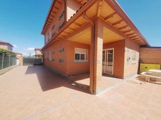 Lloguer Casa aparellada a Carranque. Chalet pareado en alquiler en carranque