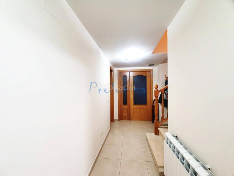 Foto 0ae3a288-b6d9-49a5-b2b3-d2c93f4862fa. Chalet  pareado en venta en Moraleja de Enmedio