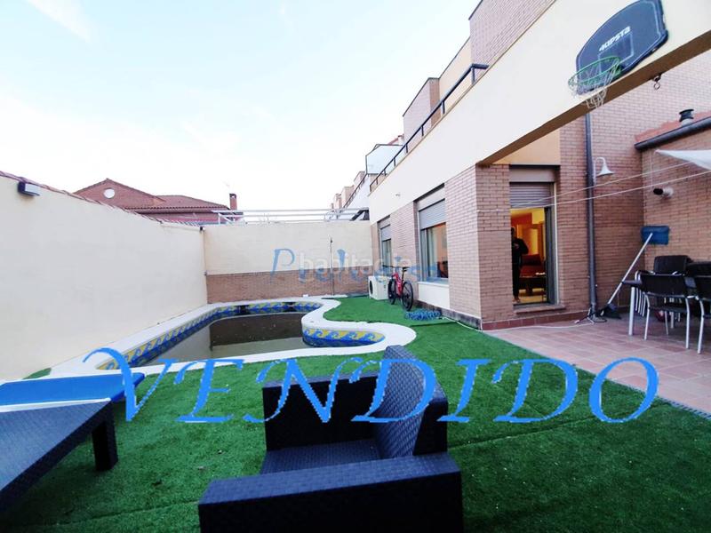 Foto 5886eaff-20ef-41a1-82e4-340eed2dba42. Chalet  pareado en venta en Moraleja de Enmedio