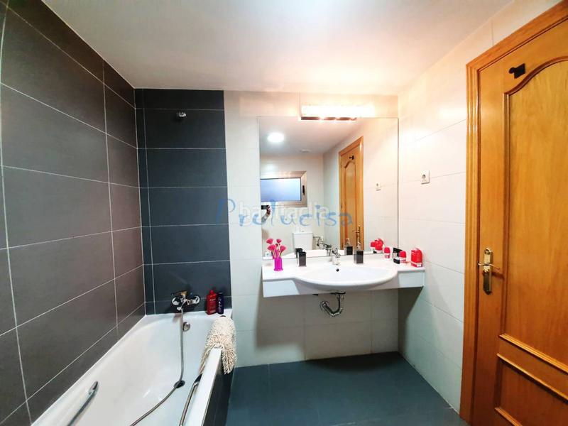 Foto 5b31b20a-ac46-45e1-bd92-a1b2aa18b239. Chalet  pareado en venta en Moraleja de Enmedio