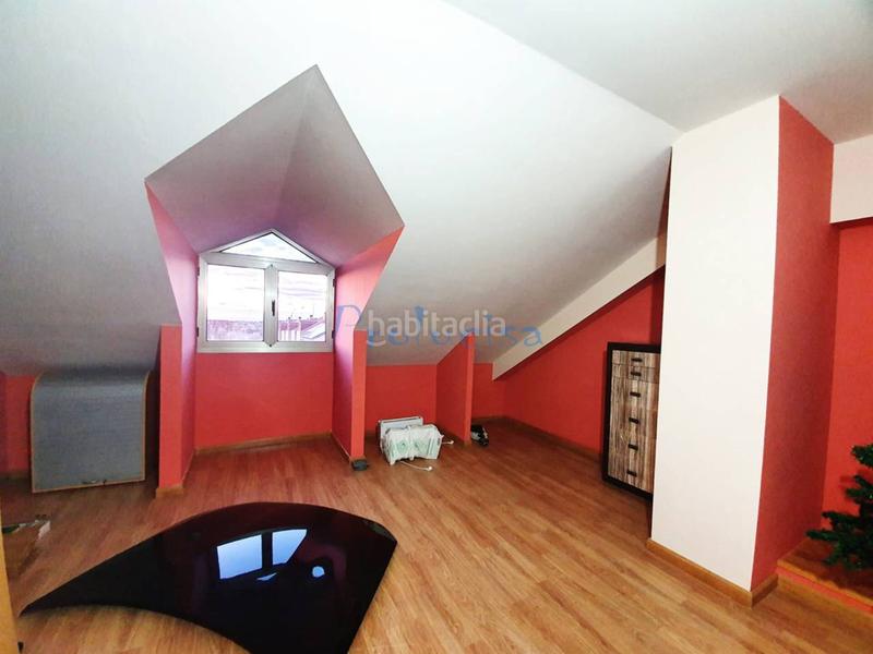 Foto 62db8256-ff85-49d4-b25c-82777a38f0d0. Chalet  pareado en venta en Moraleja de Enmedio