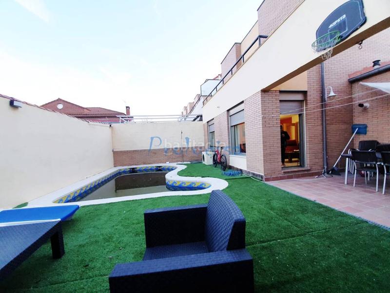 Foto 68932cb8-584c-4d29-9ec8-26107407baa0. Chalet  pareado en venta en Moraleja de Enmedio