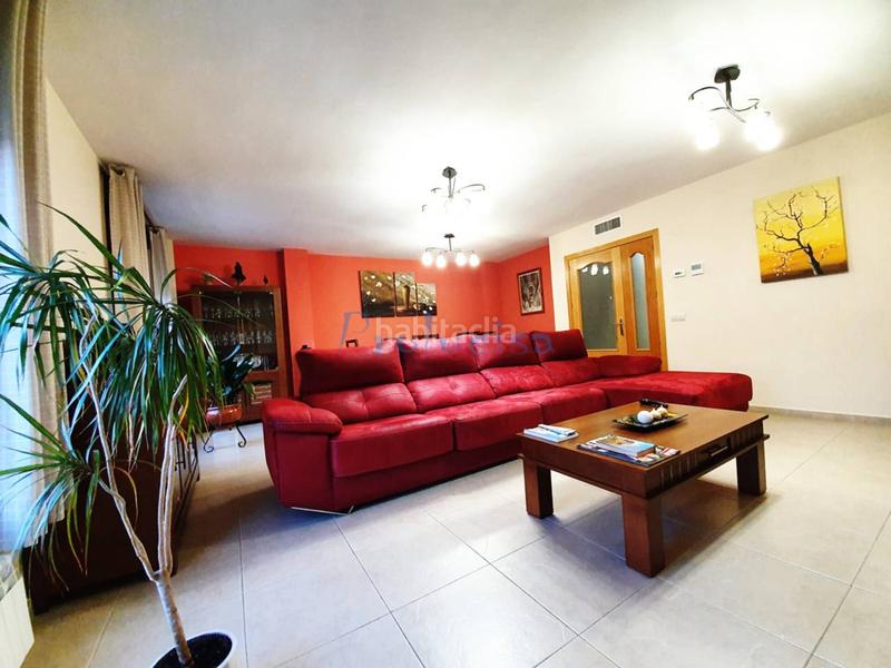 Foto 6c3d8f12-b842-417e-b1e2-f9d5fa1a2c38. Chalet  pareado en venta en Moraleja de Enmedio