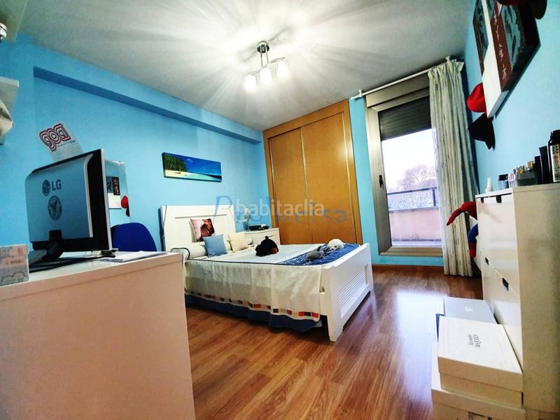 Foto 76bfdde3-eb4c-4e5f-ac82-b4dcb9dfbd8c. Chalet  pareado en venta en Moraleja de Enmedio