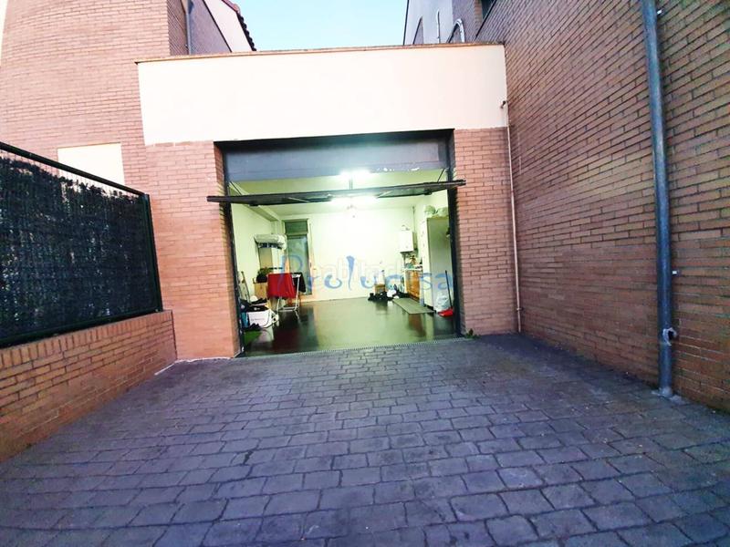 Foto 8999969f-b401-4448-9ab3-e147460441f4. Chalet  pareado en venta en Moraleja de Enmedio