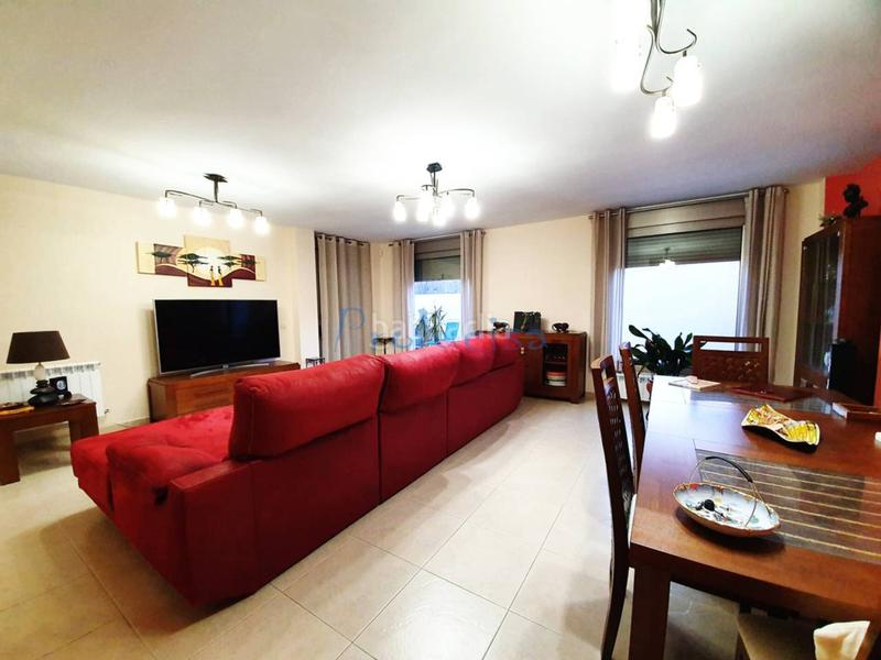 Foto afcea2d0-486a-4915-803d-2884508ea1d3. Chalet  pareado en venta en Moraleja de Enmedio