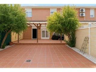 Reihenhaus in Moraleja de Enmedio. Chalet adosado en venta en moraleja de enmedio