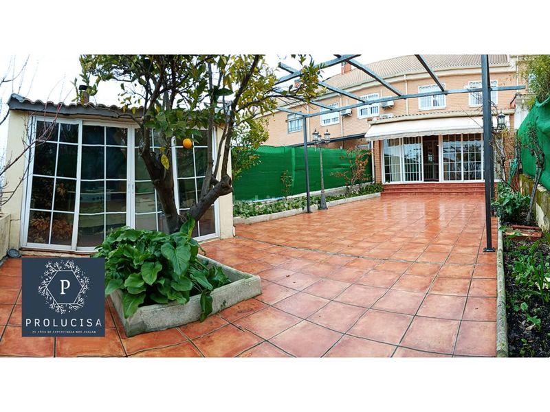 Foto c5ba8b2a-ebdb-4769-8009-6e9e851d44da. Casa adossada amb calefacció aparcament a Moraleja de Enmedio
