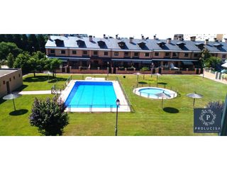 Maison jumelée  Calle maria montessori. Venta de chalet adosado en hospital  universidad, fuenlabrada