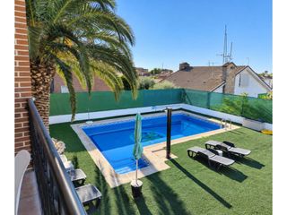 Chalet in Moraleja de Enmedio. Chalet independiente con piscina privada, terrazas, barbacoa, ce