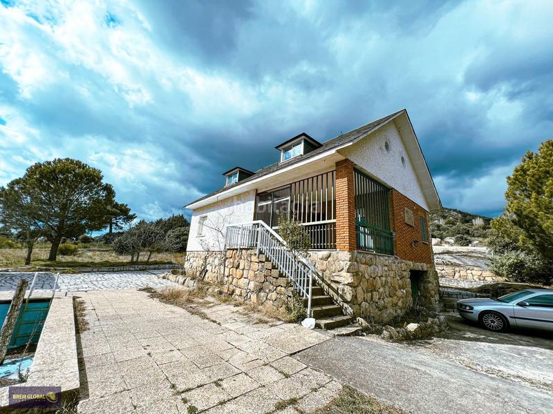 Foto 07ae92ea-4120-46f8-8aa2-93a132ee33bf. Xalet a avenida de la cabrera 6 a Cabrera (La)