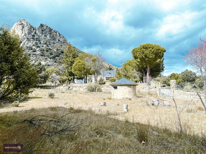 Foto 3e54bf6e-45d7-434c-a3cc-f16c27e002c1. Xalet a avenida de la cabrera 6 a Cabrera (La)