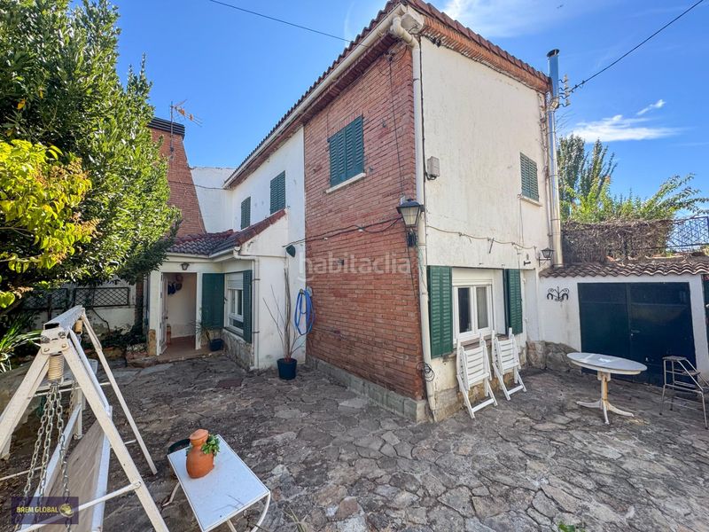 Foto b567912c-e397-45b6-85c1-72716abb45ae. Casa aparellada a Buitrago del Lozoya