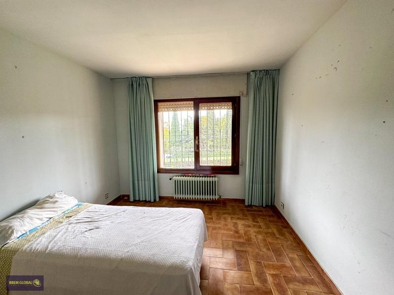 Foto 1886c1d7-ff86-4ebb-bd2d-1733ebc37739. Chalet with heating parking in Bustarviejo