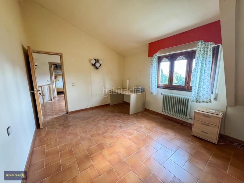 Foto 3f2e7382-3d68-4378-9b9b-6680354e336a. Chalet with heating parking in Bustarviejo