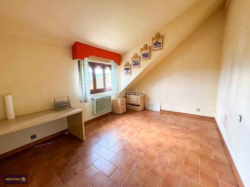 Foto e0a53171-1cba-476f-a5a6-ec4709adc1b1. Chalet with heating parking in Bustarviejo