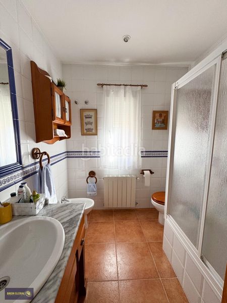 Foto 6275745b-4ff9-4b9c-baf7-d814bb1c7a74. Casa aparellada amb calefacció aparcament a Cabrera (La)