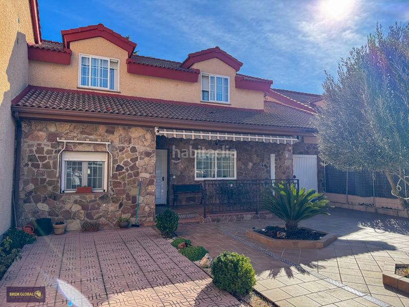 Foto 6c1f7913-d52c-40f2-a929-321105893148. Casa aparellada amb calefacció aparcament a Cabrera (La)