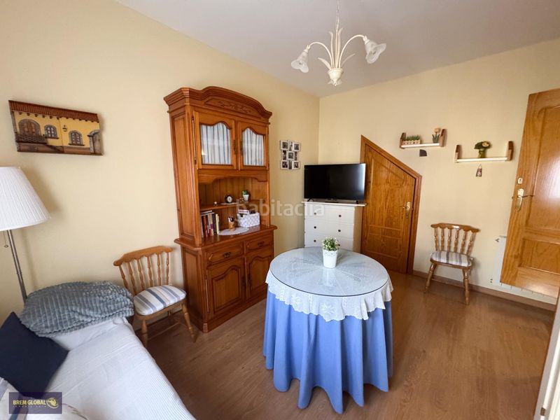 Foto a64cbafd-4bac-40b7-945d-204e8bf83e5a. Casa aparellada amb calefacció aparcament a Cabrera (La)