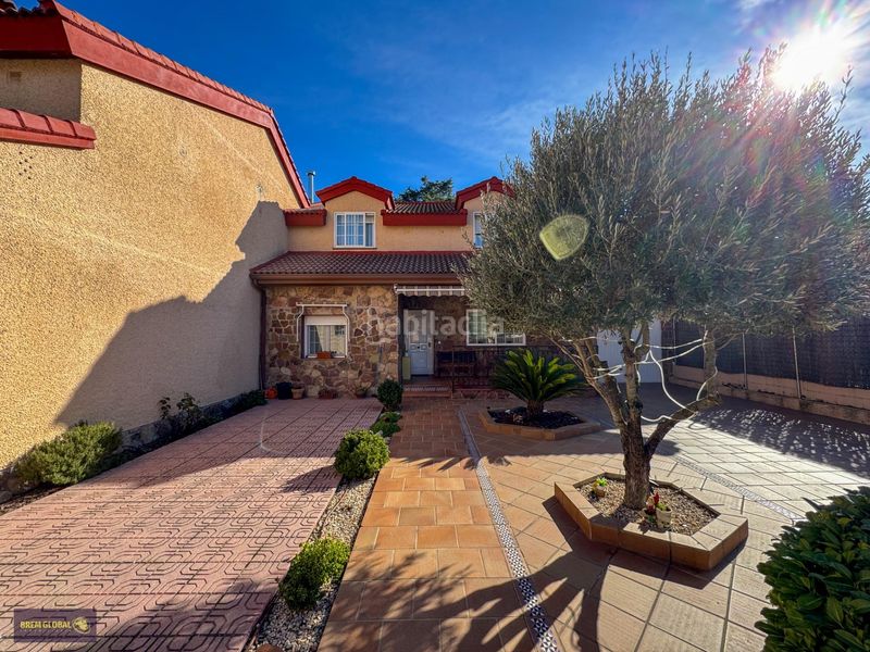 Foto e9b7b120-0c3a-45e4-a889-667d6afbb24b. Casa aparellada amb calefacció aparcament a Cabrera (La)