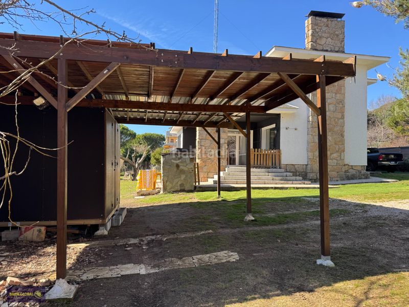 Foto a5cf3b85-ecf0-4a11-988e-68b62918c128. Chalet en Bustarviejo