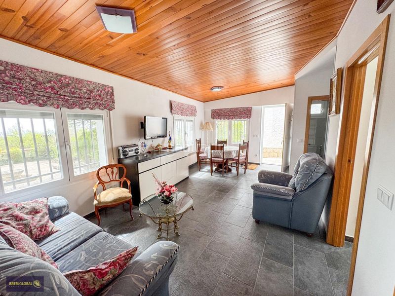 Foto e8d6c33f-a736-481f-a83d-2c5d19473435. Chalet en Cabrera (La)