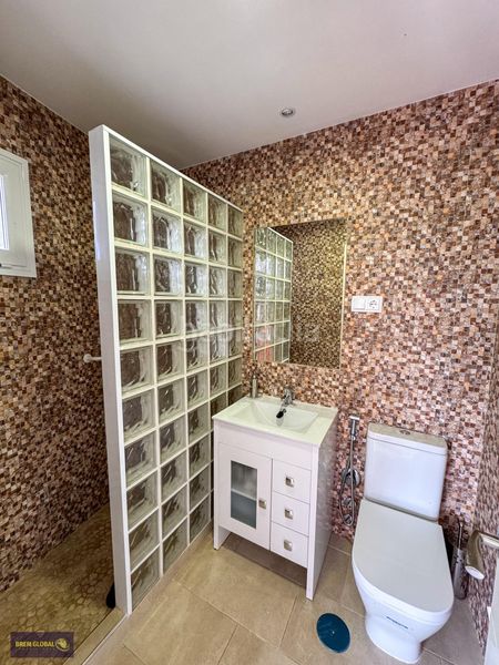 Foto a8b9f489-1e7a-479e-b89c-749ae8eed51f. Xalet amb calefacció aparcament a Cabrera (La)