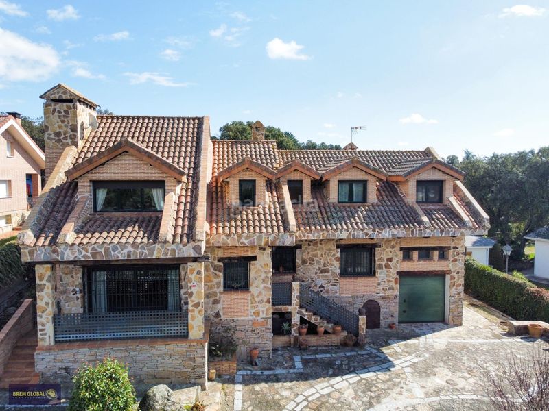 Foto 91697c76-01ae-4f3c-90f4-bc68021bcc57. Chalet en Navalafuente