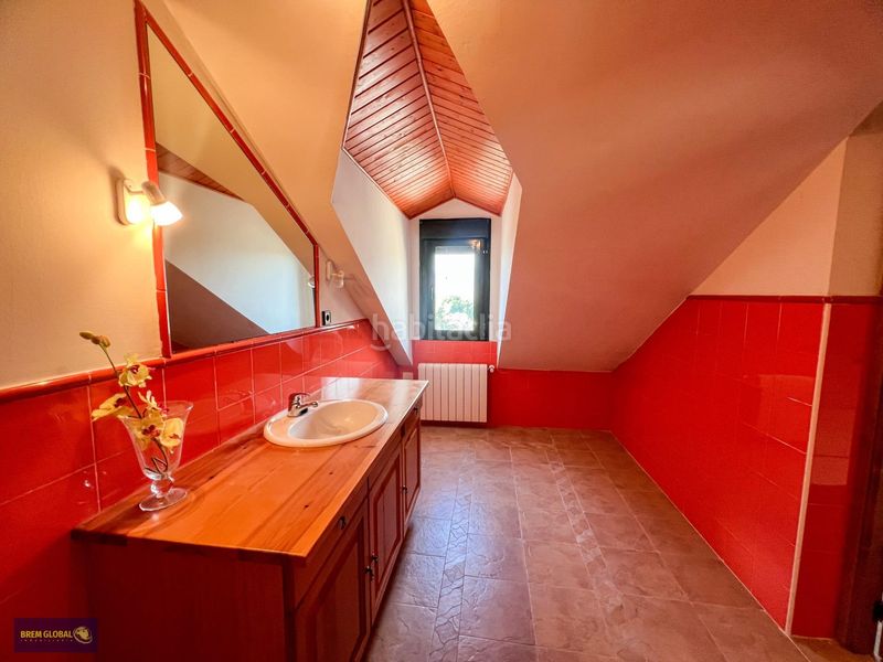 Foto a2693b88-72fa-4084-af5a-44d6630188fa. Chalet en Navalafuente